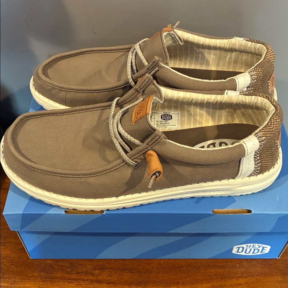 Hey Dude Brown Loafers - Picture 4 of 8